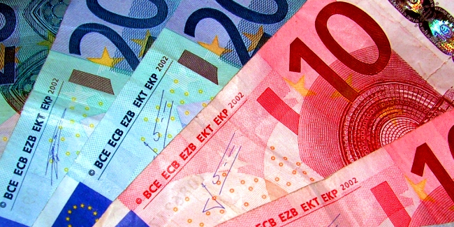 Evro je pao u odnosu na ostale valute jer su investitori zabrinuti zbog katalonske krize